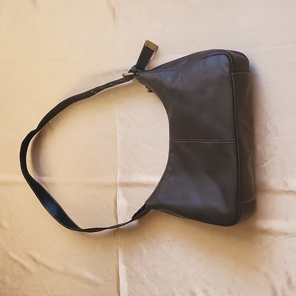 Etienne Aigner EUC women's black 100% cowhide leather medium shoulder bag - Picture 3 of 11